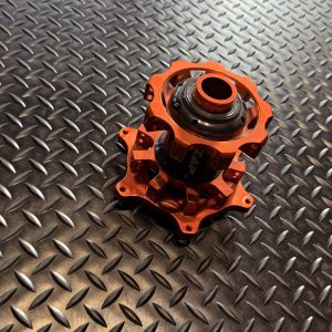 KTM Nabe vorne orange Ø26 Achse